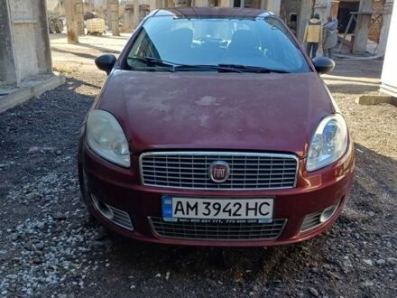 Красный Фиат Линеа, объемом двигателя 1.37 л и пробегом 256 тыс. км за 3300 $, фото 1 на Automoto.ua