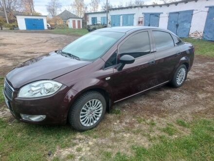 Красный Фиат Линеа, объемом двигателя 1.4 л и пробегом 161 тыс. км за 4300 $, фото 1 на Automoto.ua