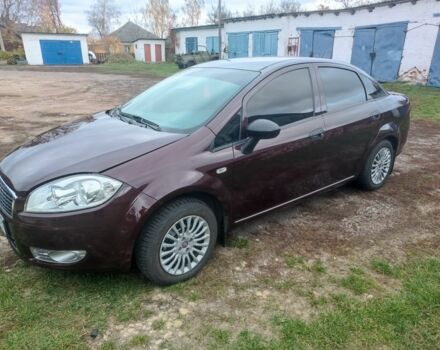 Красный Фиат Линеа, объемом двигателя 1.4 л и пробегом 161 тыс. км за 4300 $, фото 1 на Automoto.ua