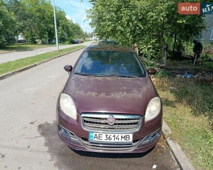 Красный Фиат Линеа, объемом двигателя 1.25 л и пробегом 150 тыс. км за 2500 $, фото 1 на Automoto.ua