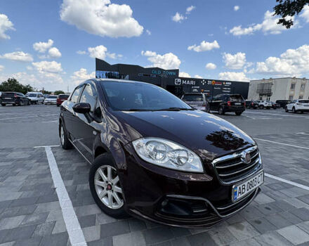 Красный Фиат Линеа, объемом двигателя 1.37 л и пробегом 155 тыс. км за 4700 $, фото 1 на Automoto.ua