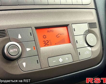 Фиат Линеа, объемом двигателя 1.3 л и пробегом 227 тыс. км за 4799 $, фото 4 на Automoto.ua