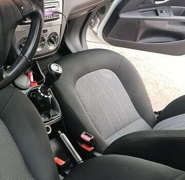 Сірий Фіат Лінеа, об'ємом двигуна 1.37 л та пробігом 253 тис. км за 4000 $, фото 9 на Automoto.ua