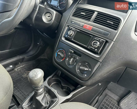 Серый Фиат Линеа, объемом двигателя 1.37 л и пробегом 262 тыс. км за 3600 $, фото 15 на Automoto.ua