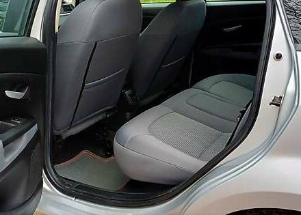 Серый Фиат Линеа, объемом двигателя 1.3 л и пробегом 53 тыс. км за 7700 $, фото 4 на Automoto.ua