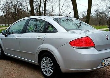 Серый Фиат Линеа, объемом двигателя 1.3 л и пробегом 53 тыс. км за 7700 $, фото 2 на Automoto.ua