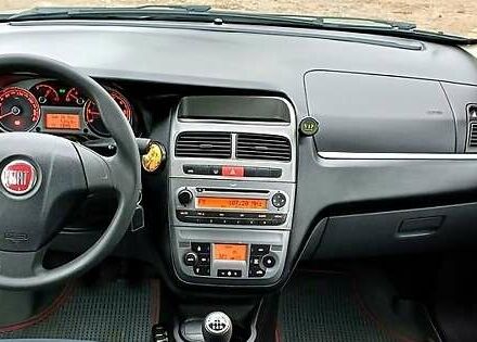 Серый Фиат Линеа, объемом двигателя 1.3 л и пробегом 53 тыс. км за 7700 $, фото 6 на Automoto.ua