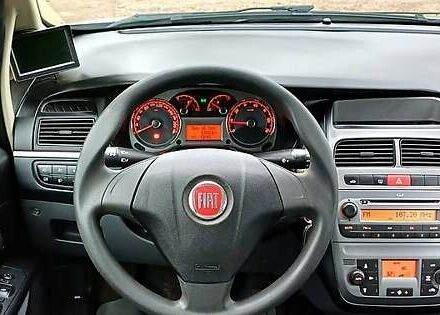 Серый Фиат Линеа, объемом двигателя 1.3 л и пробегом 53 тыс. км за 7700 $, фото 7 на Automoto.ua