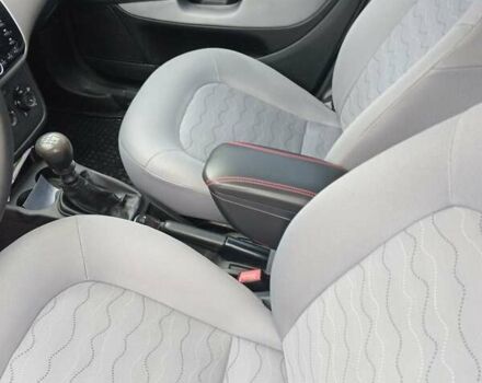 Серый Фиат Линеа, объемом двигателя 1.4 л и пробегом 241 тыс. км за 4800 $, фото 13 на Automoto.ua