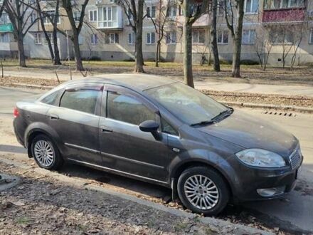 Фиат Линеа 2010 в Киеве на Automoto.ua Серый Фиат Линеа, объемом двигателя 1.37 л и пробегом 120 тыс. км за 5500 $, фото 1 на Automoto.ua