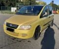 Желтый Фиат Мультипла, объемом двигателя 2 л и пробегом 255 тыс. км за 1550 $, фото 1 на Automoto.ua