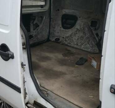 Белый Фиат Добло, объемом двигателя 1.3 л и пробегом 400 тыс. км за 3800 $, фото 5 на Automoto.ua