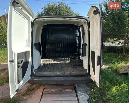 Белый Фиат Добло, объемом двигателя 1.3 л и пробегом 230 тыс. км за 4200 $, фото 7 на Automoto.ua