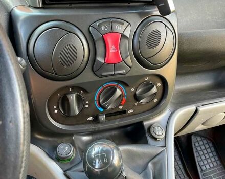 Белый Фиат Добло, объемом двигателя 1.3 л и пробегом 295 тыс. км за 4000 $, фото 5 на Automoto.ua