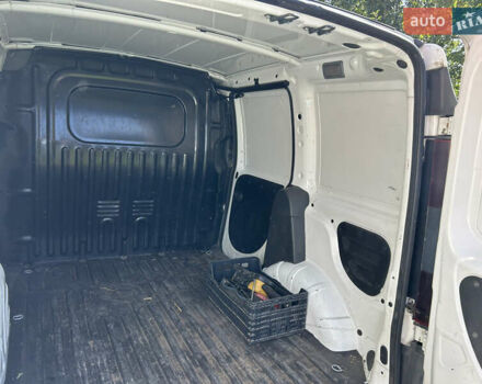 Белый Фиат Добло, объемом двигателя 1.3 л и пробегом 230 тыс. км за 4200 $, фото 6 на Automoto.ua