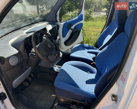Белый Фиат Добло, объемом двигателя 1.3 л и пробегом 230 тыс. км за 4200 $, фото 10 на Automoto.ua