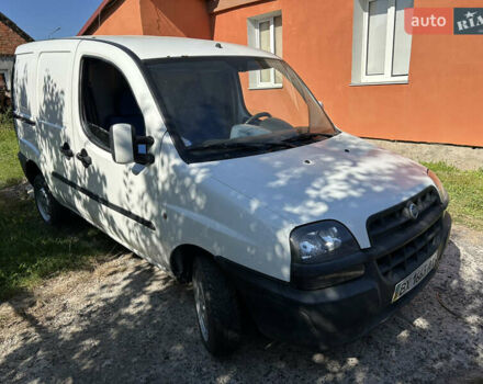 Белый Фиат Добло, объемом двигателя 1.3 л и пробегом 230 тыс. км за 4200 $, фото 12 на Automoto.ua