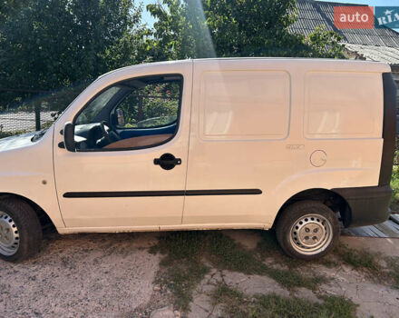 Белый Фиат Добло, объемом двигателя 1.3 л и пробегом 230 тыс. км за 4200 $, фото 11 на Automoto.ua