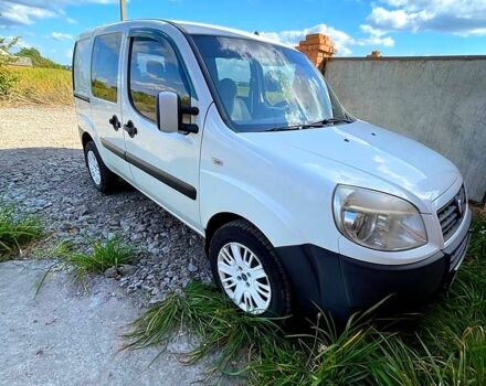 Белый Фиат Добло, объемом двигателя 1.3 л и пробегом 295 тыс. км за 4000 $, фото 1 на Automoto.ua