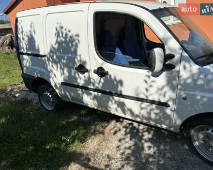 Белый Фиат Добло, объемом двигателя 1.3 л и пробегом 230 тыс. км за 4200 $, фото 14 на Automoto.ua