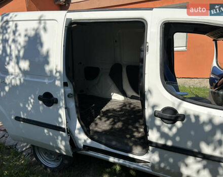 Белый Фиат Добло, объемом двигателя 1.3 л и пробегом 230 тыс. км за 4200 $, фото 15 на Automoto.ua