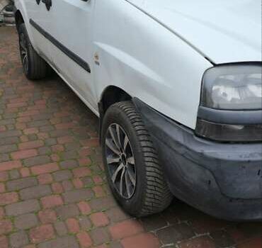 Белый Фиат Добло, объемом двигателя 1.3 л и пробегом 400 тыс. км за 3800 $, фото 2 на Automoto.ua