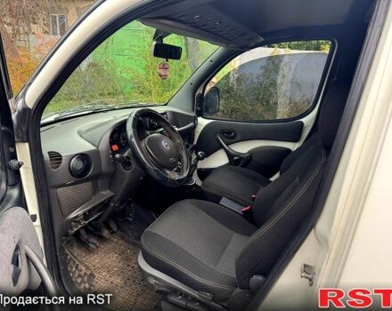 Белый Фиат Добло, объемом двигателя 1.2 л и пробегом 250 тыс. км за 3500 $, фото 6 на Automoto.ua