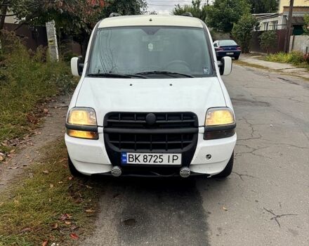Белый Фиат Добло, объемом двигателя 1.2 л и пробегом 250 тыс. км за 3500 $, фото 2 на Automoto.ua