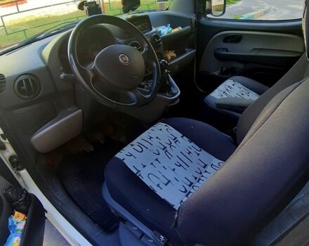 Белый Фиат Добло, объемом двигателя 1.3 л и пробегом 380 тыс. км за 5000 $, фото 1 на Automoto.ua