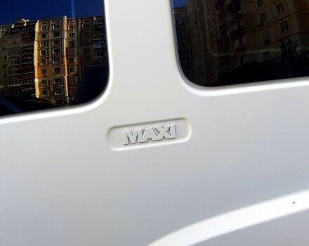 Белый Фиат Добло, объемом двигателя 1.3 л и пробегом 380 тыс. км за 5000 $, фото 3 на Automoto.ua