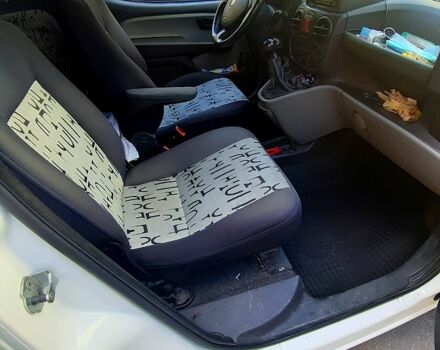 Белый Фиат Добло, объемом двигателя 1.3 л и пробегом 380 тыс. км за 5000 $, фото 5 на Automoto.ua