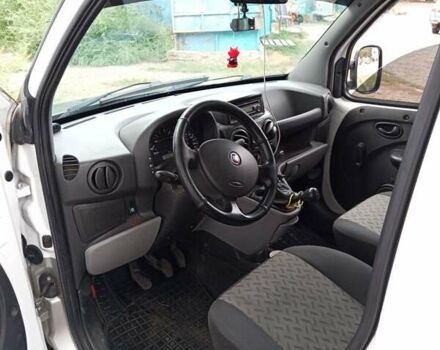 Белый Фиат Добло, объемом двигателя 1.6 л и пробегом 280 тыс. км за 3000 $, фото 1 на Automoto.ua