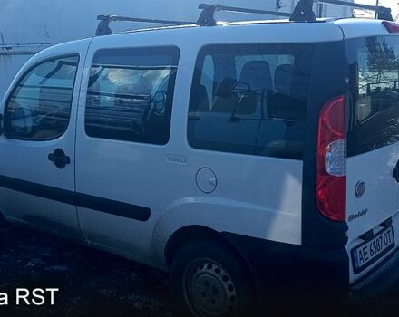 Белый Фиат Добло, объемом двигателя 1.2 л и пробегом 206 тыс. км за 5200 $, фото 2 на Automoto.ua
