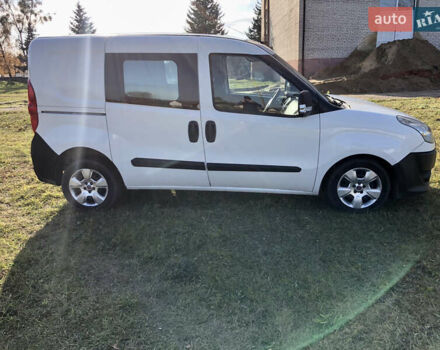 Белый Фиат Добло, объемом двигателя 1.25 л и пробегом 300 тыс. км за 4400 $, фото 3 на Automoto.ua