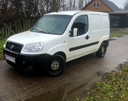 Белый Фиат Добло, объемом двигателя 1.2 л и пробегом 245 тыс. км за 3600 $, фото 1 на Automoto.ua