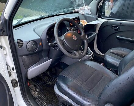 Белый Фиат Добло, объемом двигателя 1.2 л и пробегом 245 тыс. км за 3600 $, фото 6 на Automoto.ua