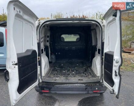 Белый Фиат Добло, объемом двигателя 1.25 л и пробегом 250 тыс. км за 4500 $, фото 4 на Automoto.ua