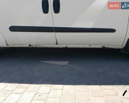 Белый Фиат Добло, объемом двигателя 1.6 л и пробегом 255 тыс. км за 3700 $, фото 4 на Automoto.ua