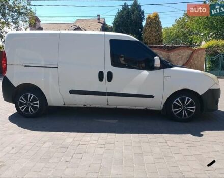 Белый Фиат Добло, объемом двигателя 1.6 л и пробегом 255 тыс. км за 3700 $, фото 2 на Automoto.ua