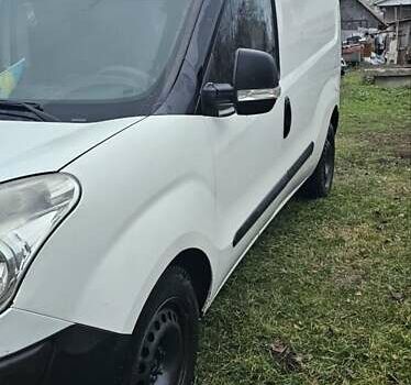 Белый Фиат Добло, объемом двигателя 1.6 л и пробегом 230 тыс. км за 5600 $, фото 1 на Automoto.ua