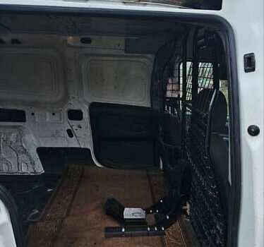 Белый Фиат Добло, объемом двигателя 1.6 л и пробегом 230 тыс. км за 5600 $, фото 6 на Automoto.ua