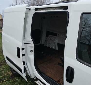 Белый Фиат Добло, объемом двигателя 1.6 л и пробегом 230 тыс. км за 5600 $, фото 7 на Automoto.ua