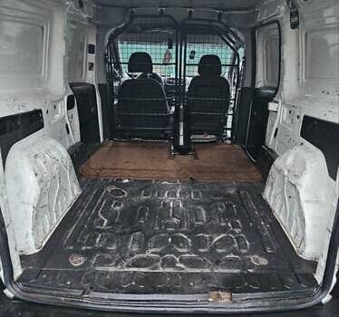 Белый Фиат Добло, объемом двигателя 1.6 л и пробегом 230 тыс. км за 5600 $, фото 10 на Automoto.ua