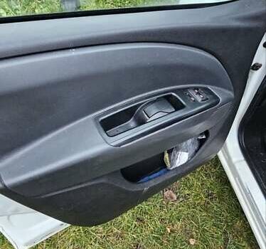 Белый Фиат Добло, объемом двигателя 1.6 л и пробегом 230 тыс. км за 5600 $, фото 11 на Automoto.ua