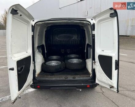 Белый Фиат Добло, объемом двигателя 1.4 л и пробегом 138 тыс. км за 5300 $, фото 12 на Automoto.ua