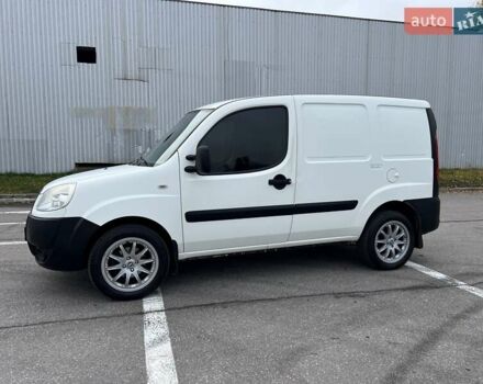 Белый Фиат Добло, объемом двигателя 1.4 л и пробегом 138 тыс. км за 5300 $, фото 3 на Automoto.ua