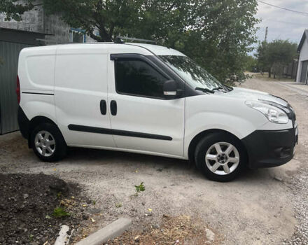 Белый Фиат Добло, объемом двигателя 1.25 л и пробегом 210 тыс. км за 5000 $, фото 2 на Automoto.ua