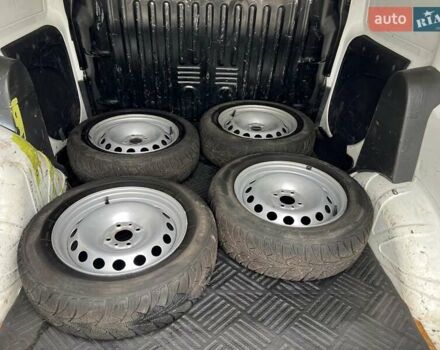 Белый Фиат Добло, объемом двигателя 1.4 л и пробегом 138 тыс. км за 5300 $, фото 13 на Automoto.ua