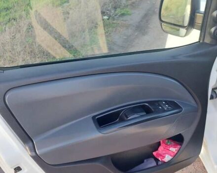 Белый Фиат Добло, объемом двигателя 1.37 л и пробегом 192 тыс. км за 6500 $, фото 25 на Automoto.ua