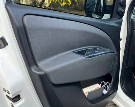 Белый Фиат Добло, объемом двигателя 1.6 л и пробегом 230 тыс. км за 7500 $, фото 22 на Automoto.ua